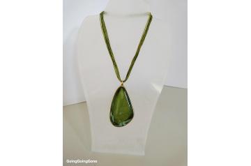 Glass pendant necklace