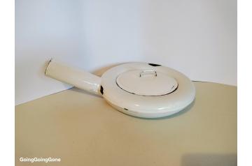 Vintage enameled slipper pan